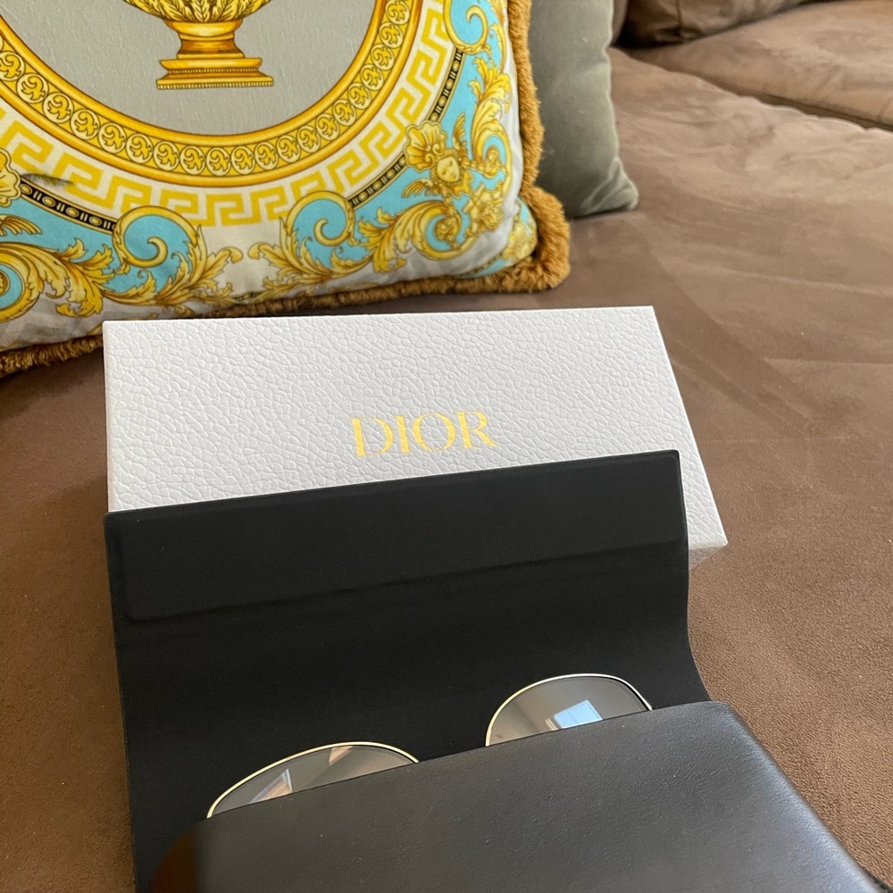 New Christian Dior sunglasses basically clear with slight tent - Picture 2 of 2
